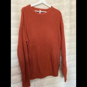 Long sleeve knit crew neck